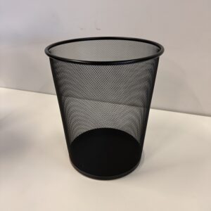 Prullenmand geperforeerd – Medial