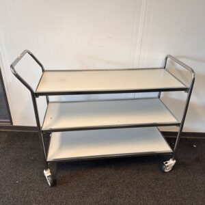 Tafelwagen 2 legbord gemonteerd – Ergobjorn