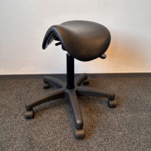 Zit- en stastoel Pony – hoog model op wielen