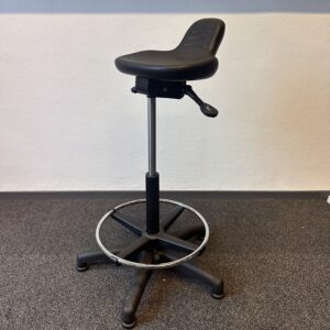 Stahulp – Met voetensteun – Manutan Expert