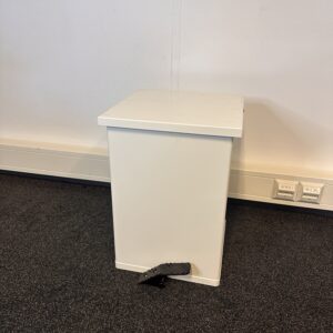 Industriële afvalbak met pedaal, vuurbestendig – 45 l